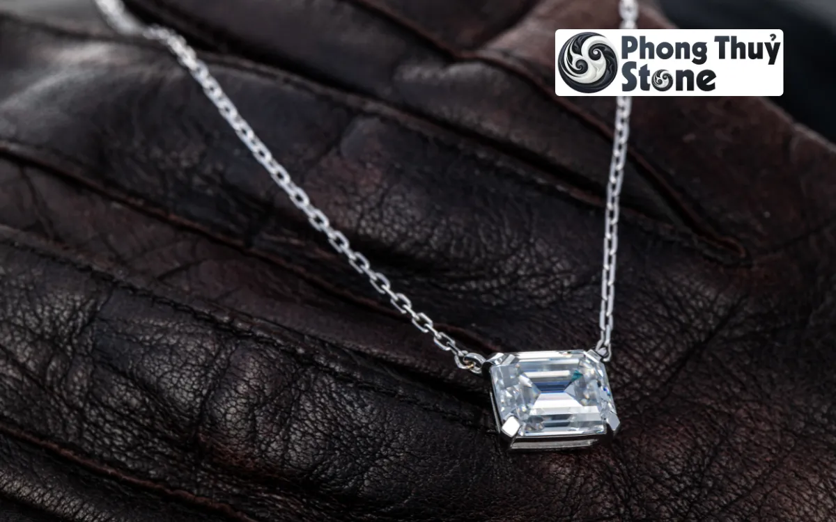 Moissanite có phải là kim cương thật không?